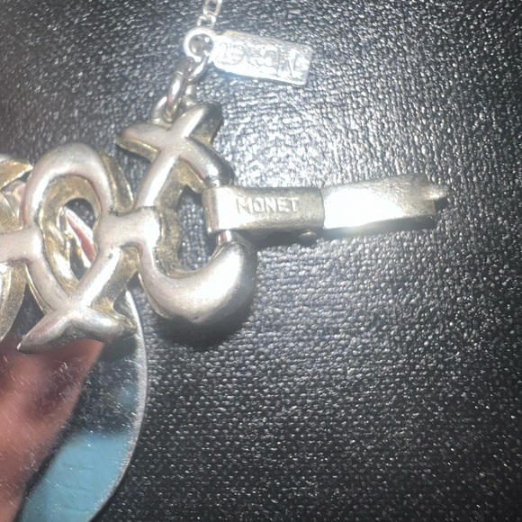 VTG Monet silver tone bracelet with circle charm fold over clasp - Picture 5 of 7